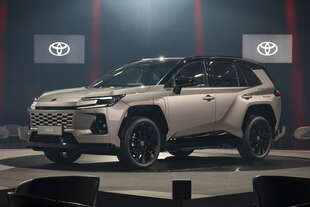 toyota rav4 2025 caratteristiche immagini