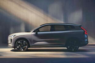 2025 volvo xc70 immagini teaser