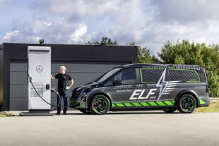 un mercedes eqv elettrico sperimentale si ricarica 1000 kw