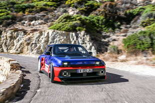 renault 5 turbo 3e si mostra strada