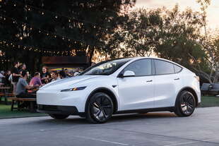 tesla model y standard debutta negli usa