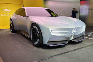 opel stx concept station wagon elettrica che anticipa il futuro