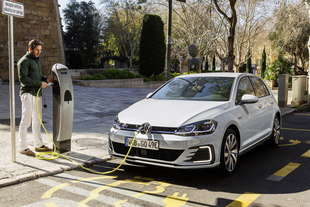 prossima auto ibrida o elettrica un italiano tre