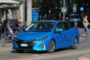 toyota prius 18 hybrid plug in