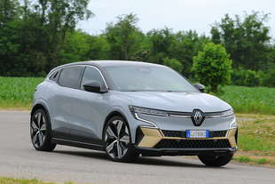 Renault Austral, l'ibrido che vuole andare come un diesel