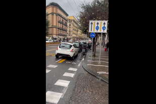 Sosta selvaggia: Napoli - Vai al video