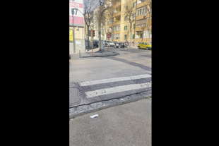 Attraversamenti pedonali da incubo: Napoli - Vai al video