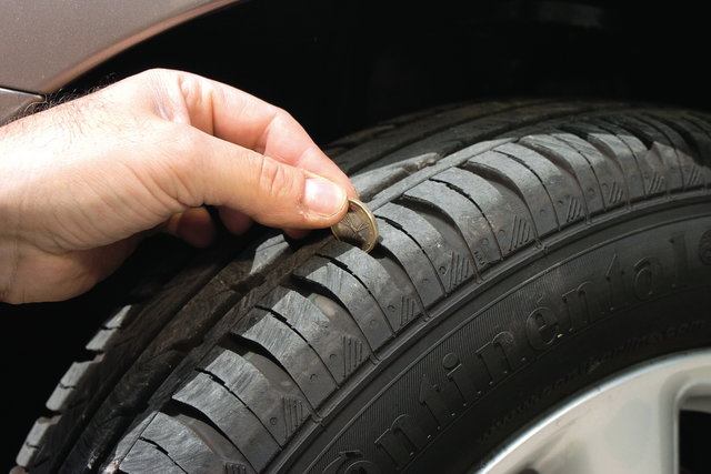 controlli auto vacanze manutenzione meccanico animali bambini gomme olio carico famiglia cibo bici 12