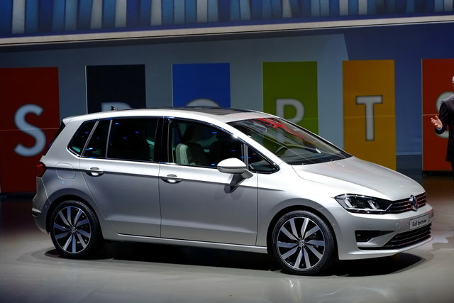 volkswagen golf sportsvan 77