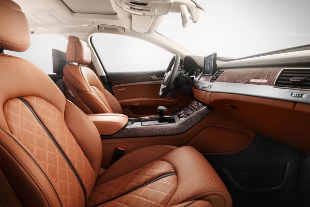 audi a8 frau