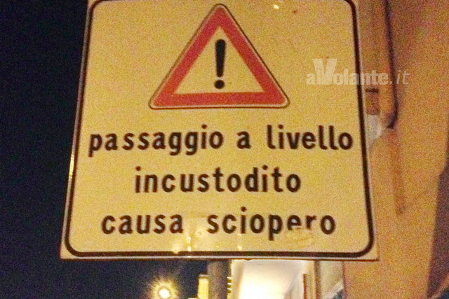 cartello pazzo sciopero galatone