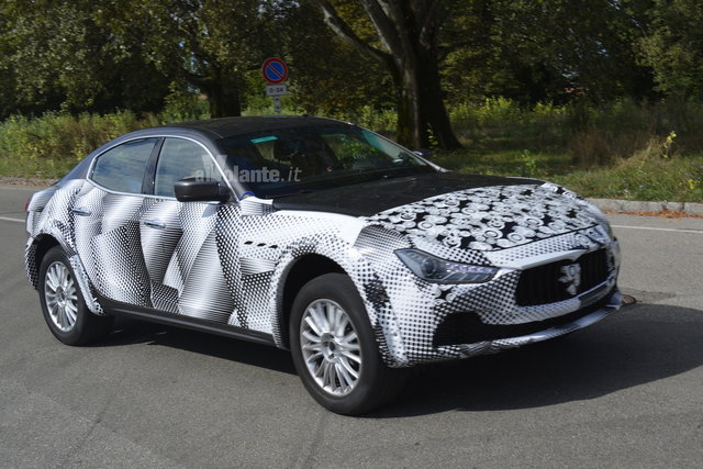 maserati levante spy 1