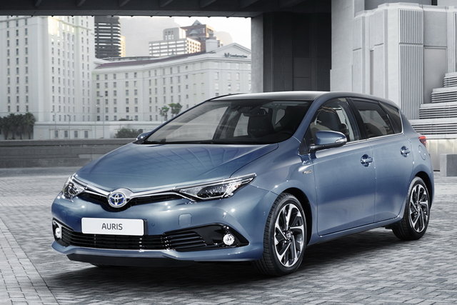 toyota auris 2015 08