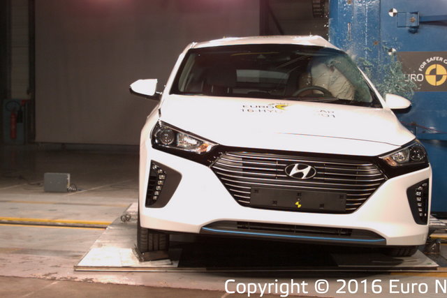 crash test q2 ioniq edge ignis tivoli 04