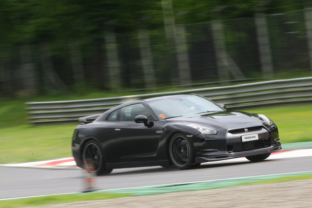 nissan monza  31