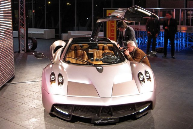 pagani huayra presentazione