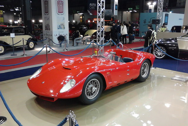 A Milano sfilano in passerella le auto storiche