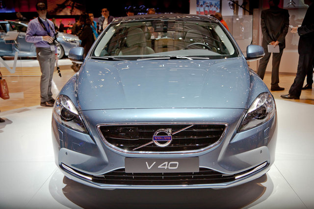 volvo v40 10