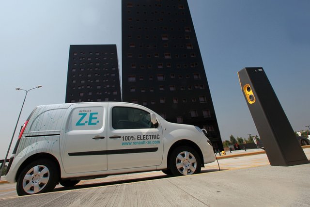 renault kangoo express ze ricarica milano 03