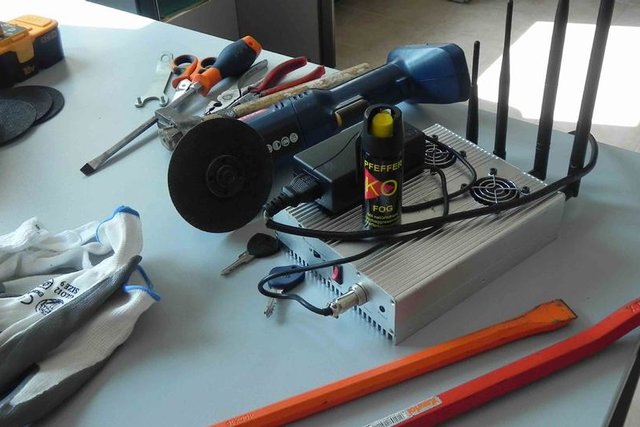 Furti auto: occhio al trucco della maniglia