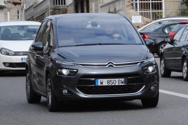 citroen c4 picasso spy