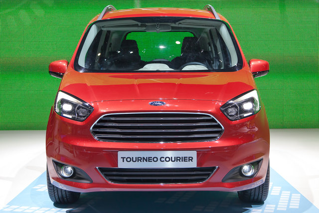 ford tourneo courier 1