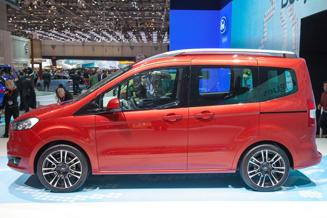 ford tourneo courier 3