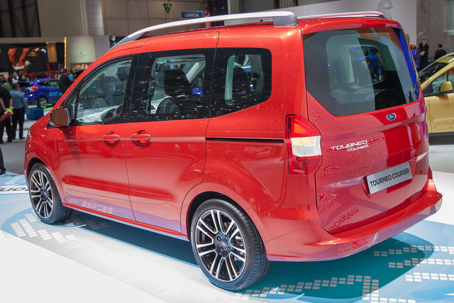ford tourneo courier 4