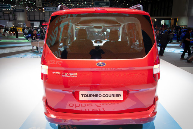 ford tourneo courier 5