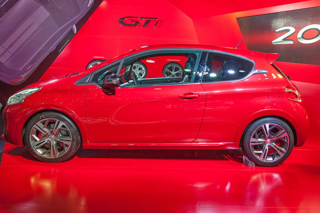 peugeout 2o8 ginevra2013 3