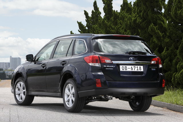 subaru legacy outback 2013 07