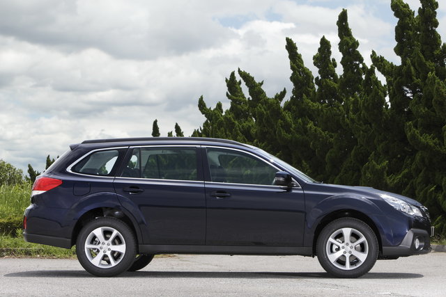 subaru legacy outback 2013 09