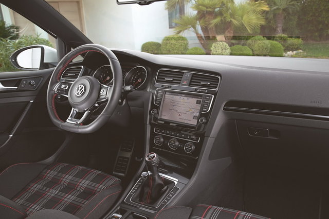 volkswagen golf gti 33