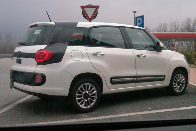 fiat 500l living spy