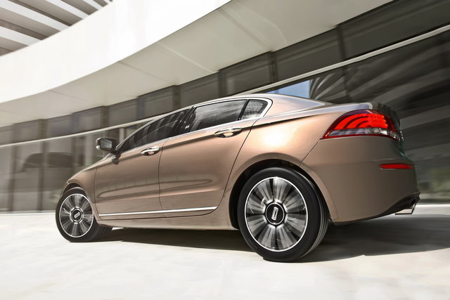 qoros 3 sedan 6