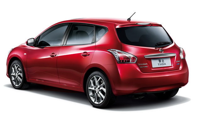 2012 nissan0tiida 5d 18