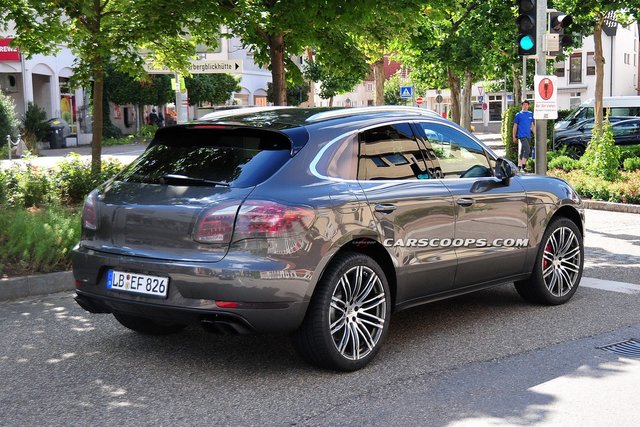 porsche macan turbo spy 1