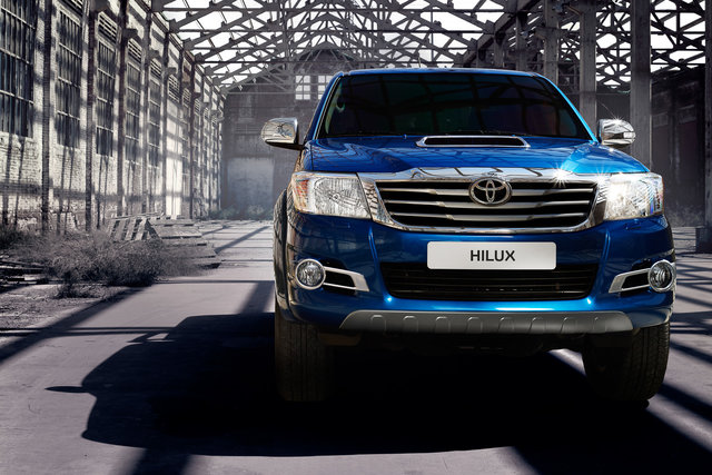 toyota hilux 13