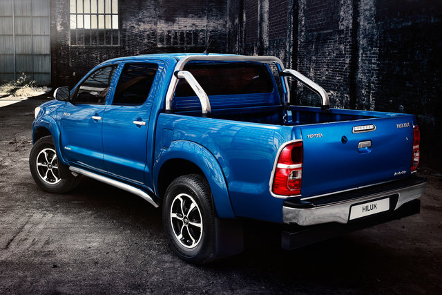 toyota hilux 8