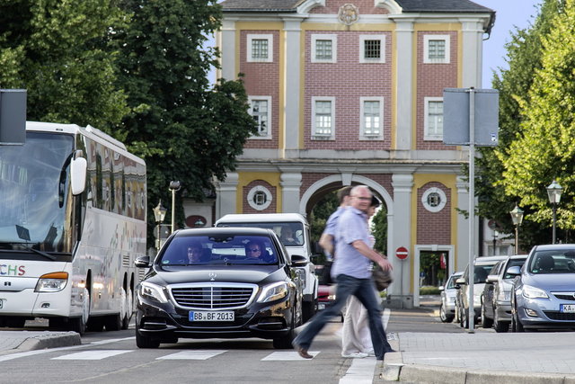 mercedes intelligent drive 01