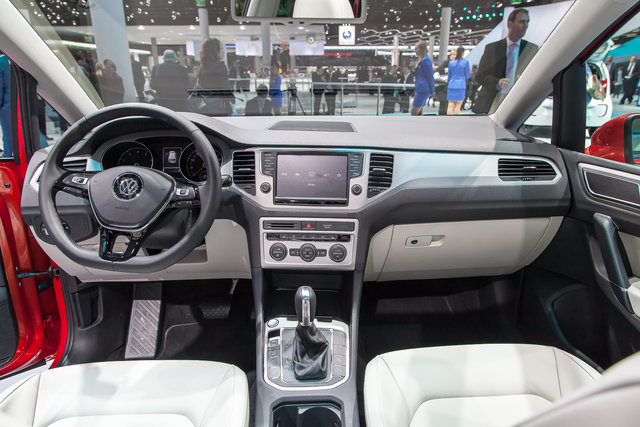 volkswagen golf sportsvan 4