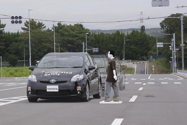 toyota evitamento pedoni 03