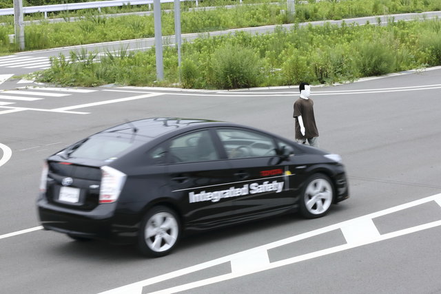 toyota evitamento pedoni 07