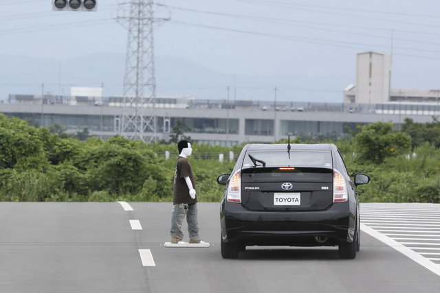 toyota evitamento pedoni 09