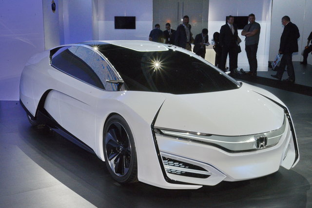 honda fcev 2013 02