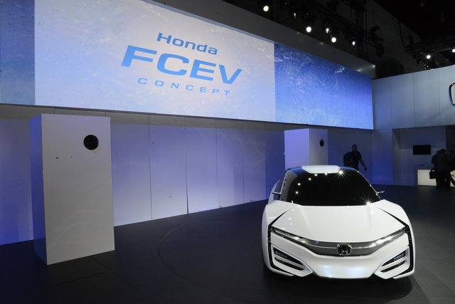 honda fcev 2013 03