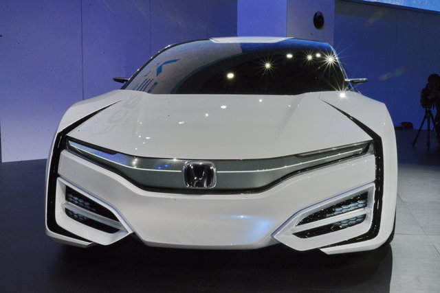 honda fcev 2013 04