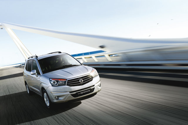 ssangyong rodius 2013 05