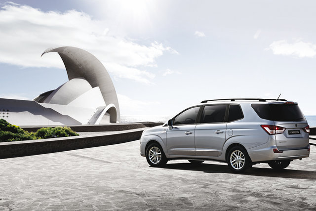 ssangyong rodius 2013 07