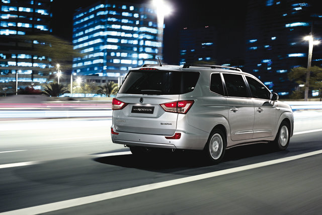 ssangyong rodius 2013 08